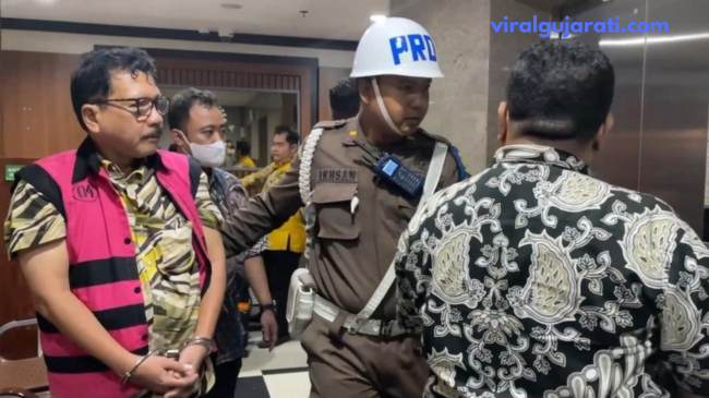 Zarof Ricar Dana Gratifikasi Rp915 M dan Emas 51 Kg