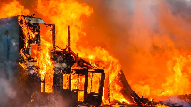Ponpes Nurul Jadid Mesuji Dibakar Massa Viral, Dugaan Asusila Pimpinan Jadi Pemicu